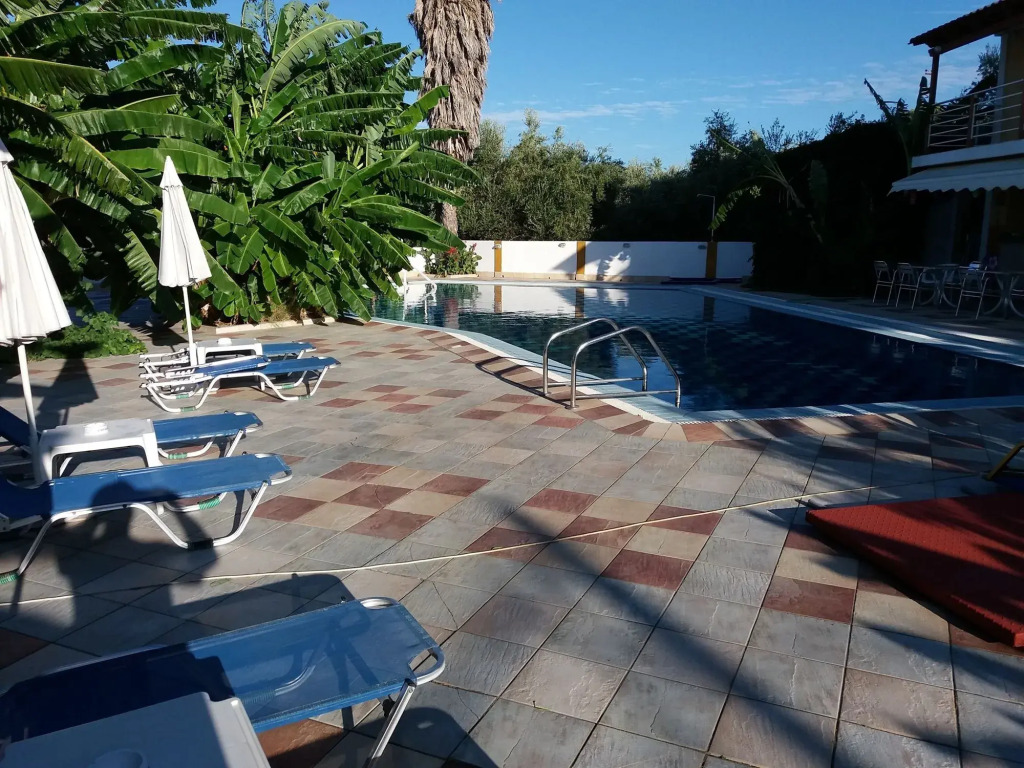 YANNA Studios & Apartments