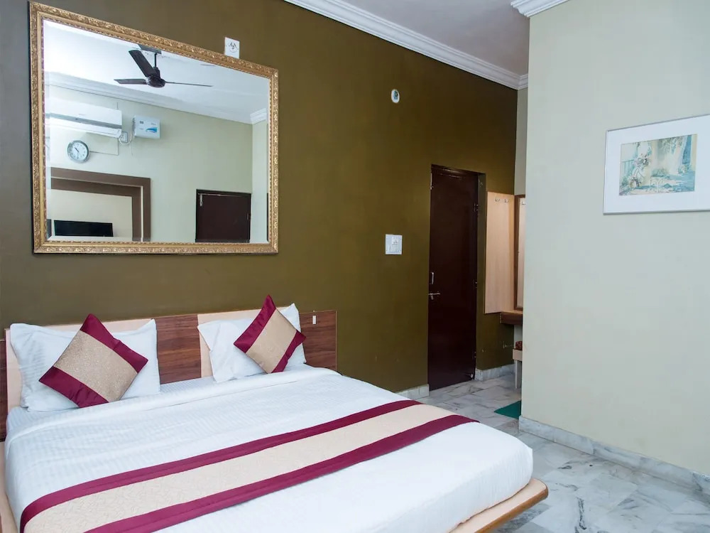 OYO 10499 Hotel Shiv Shakti