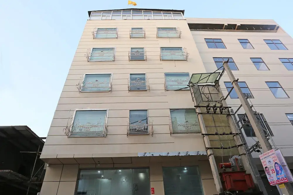 OYO 9612 Hotel Royal Ramiro