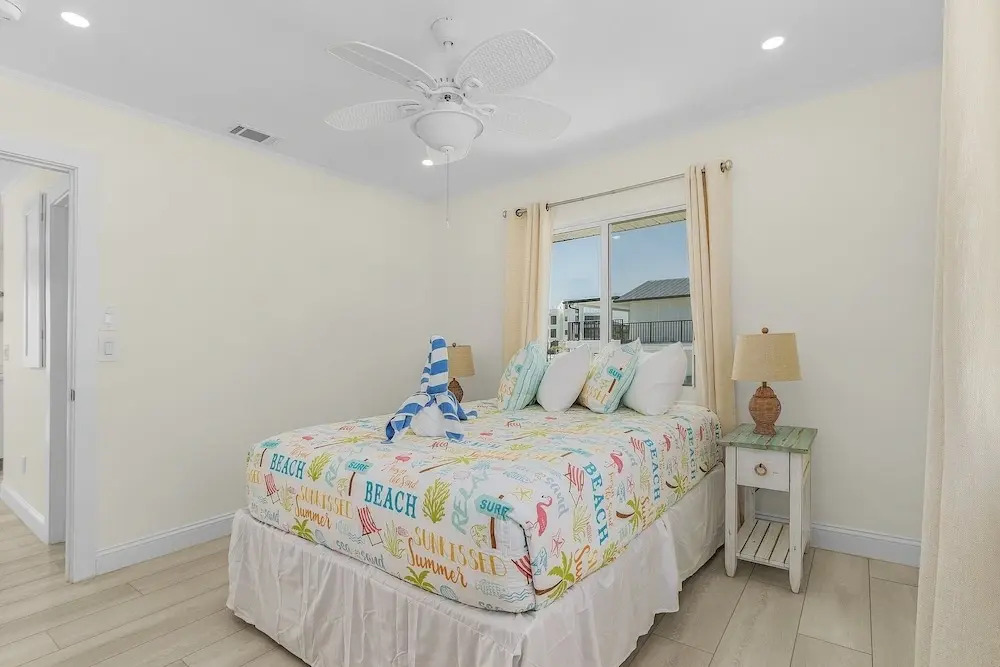 920 Bay Breeze Bungalow: Stunning Bay View Home W/ Heated Pool! 2 Bedroom Home