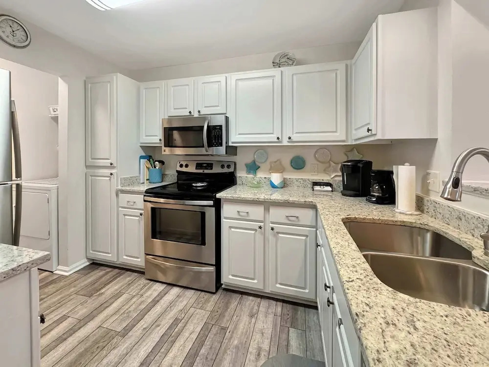 Coastal Retreat - Stay for 6!