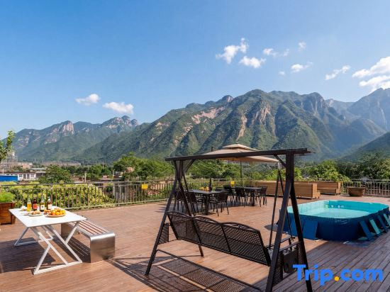 Qixia Mountain Residence Homestay (Huashan Scenic Area Tourist Center Store)