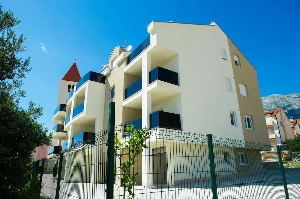 Apartments Leone