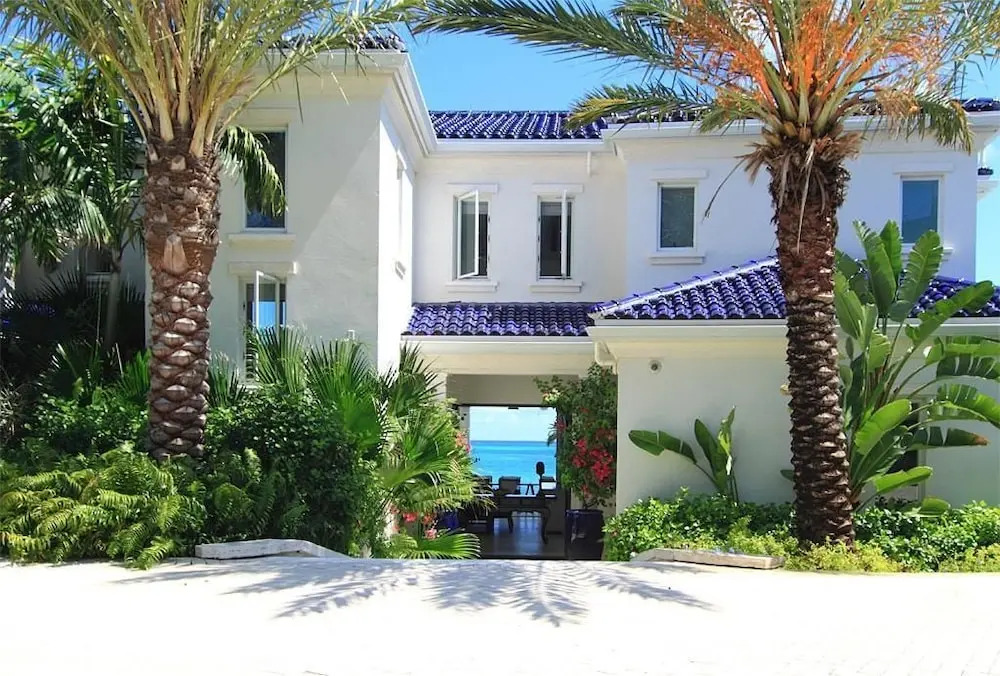 Azure Villa - Four Bedroom Villa