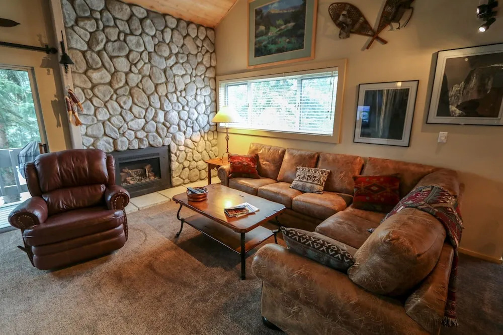 Snowcreek IV 622 Light, Bright and Updated, Walk to Snowcreek Athletic Club by RedAwning