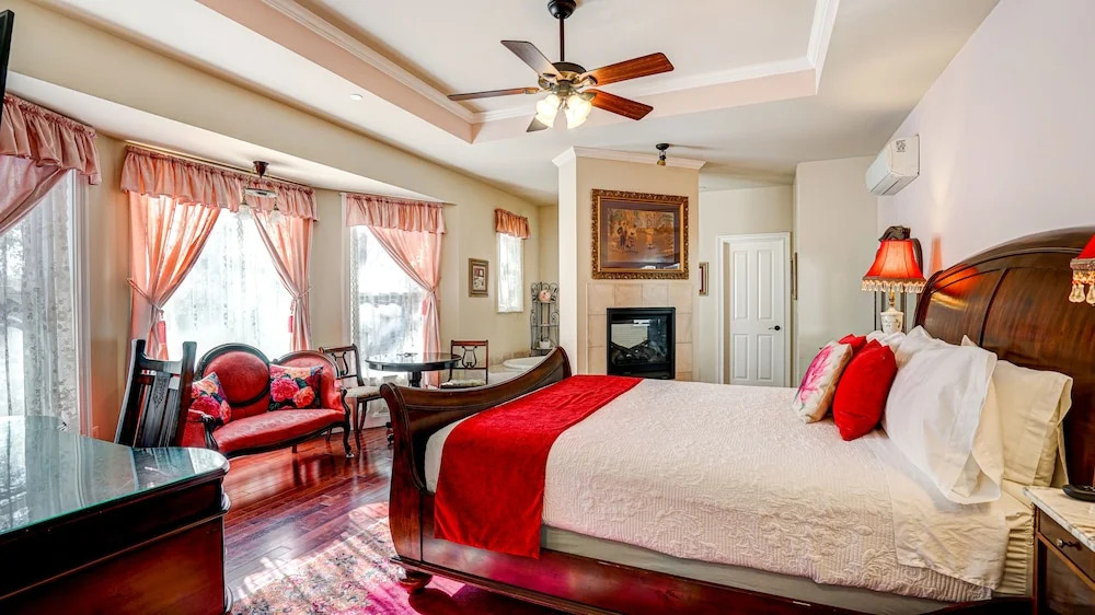 The River Belle Inn