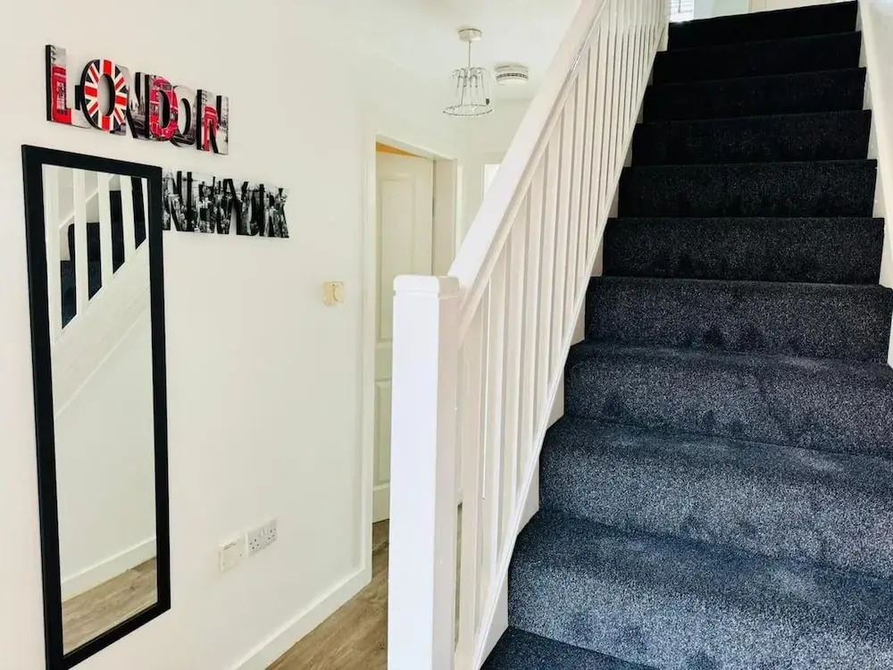 House - Sleeps 8 - Parking - Garden