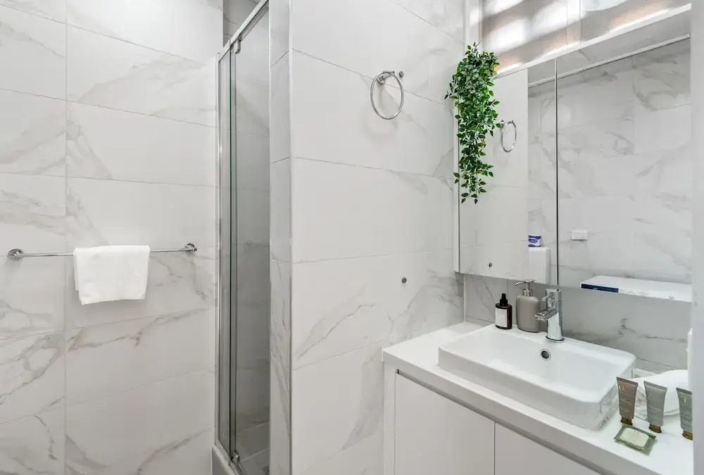 Cozy 1BR Stay in South Yarra With Parking & Wi-fi