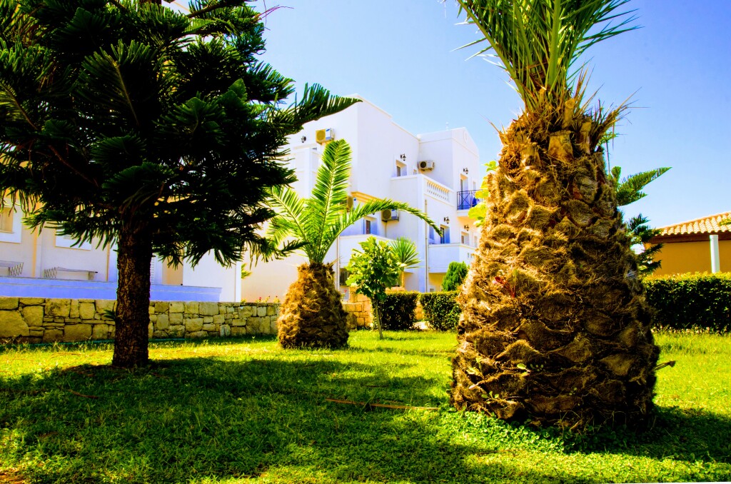 Yiannis Manos Hotel Resort