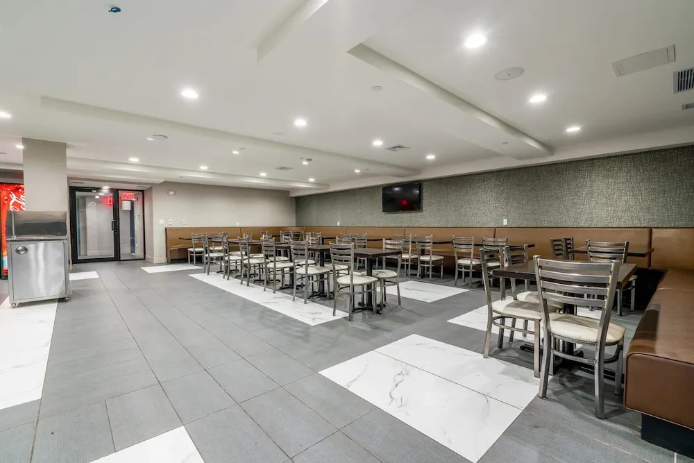 LeTap Hotel near AirTrain JFK Airport