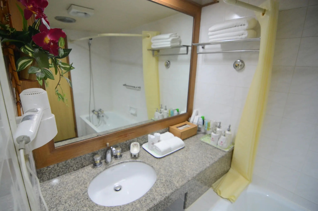 Charoen Hotel