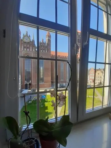 Apartment in Old Town - view of Mariacki Church