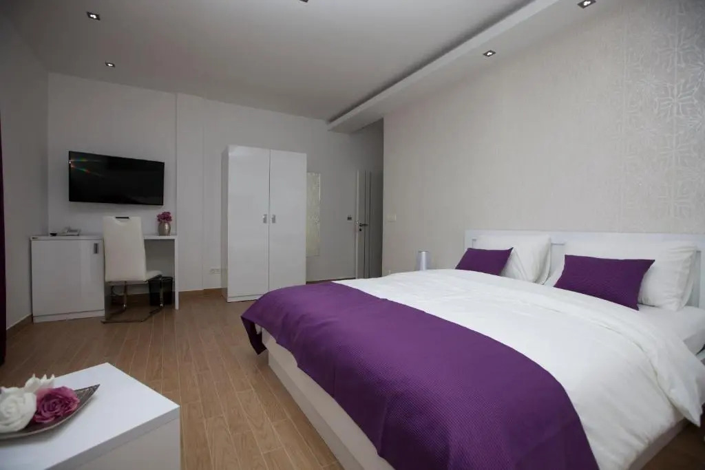 Rooms Ino