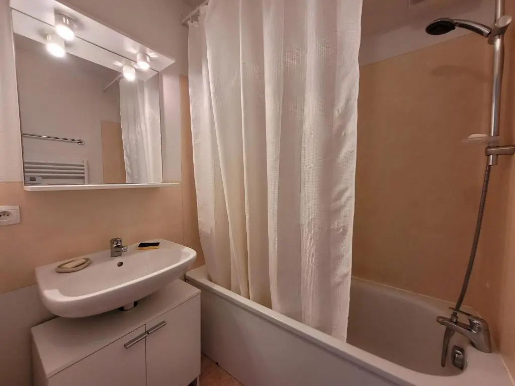 Appartement 6 places proche plage et avec piscine