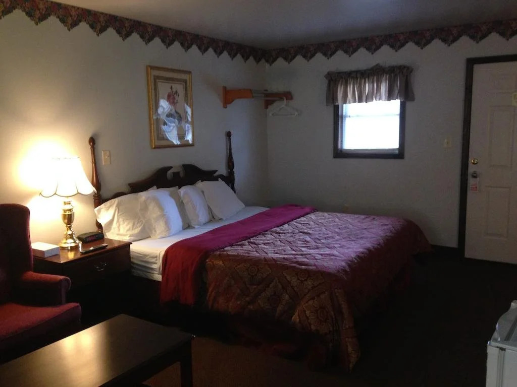 Freds Inn Restaurant & Lodging