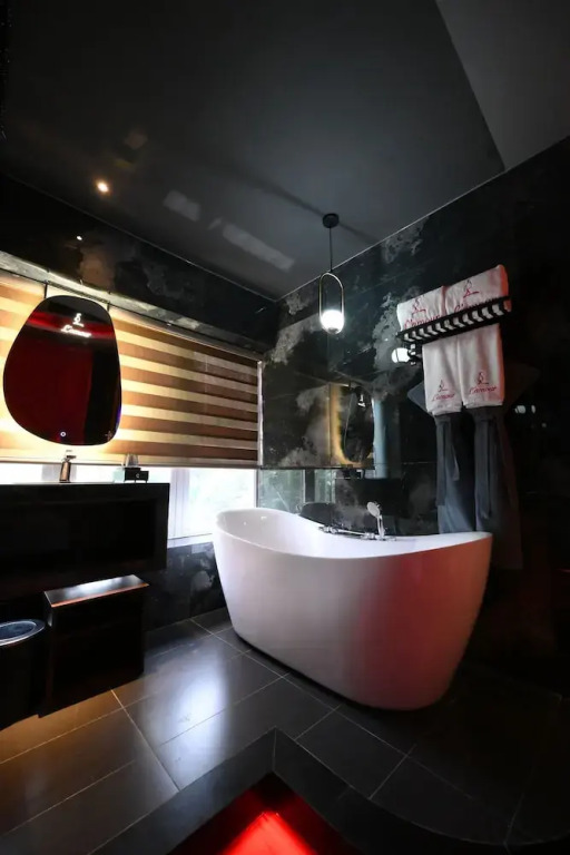 Lamour Hotel