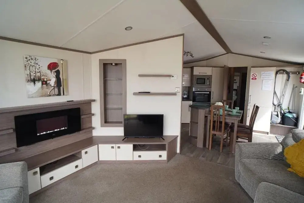 Caravan - Sleeps 8 - Pets Ok - Parking