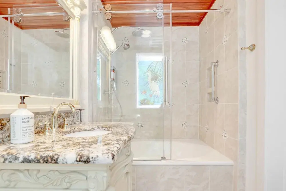 Hibiscus House Bed Breakfast Inn Flamingo Suite