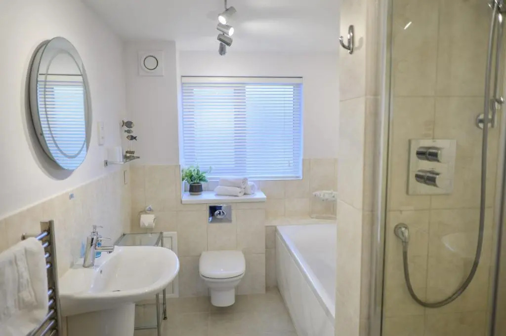 8 Mayflower Court - Apartment with river views, parking and on the level