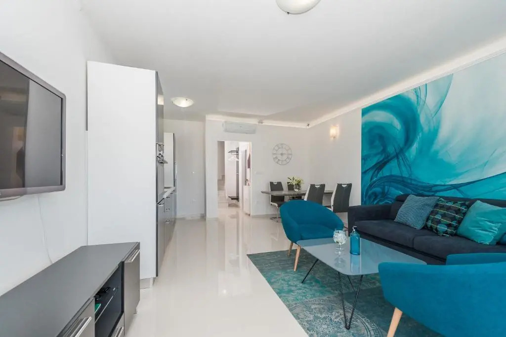 Merima 2 luxury & modern ap. for 7 with a pool