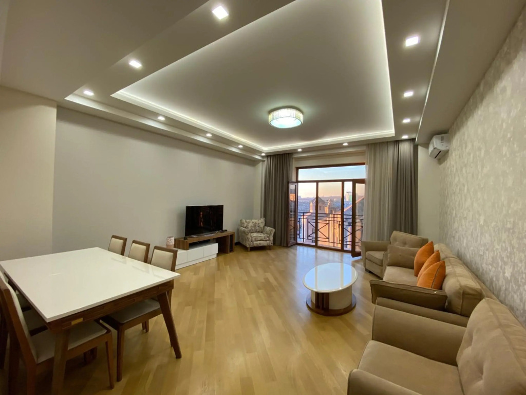 Kajaznuni Street, 3 bedrooms Luxury & Unique apartment QA444