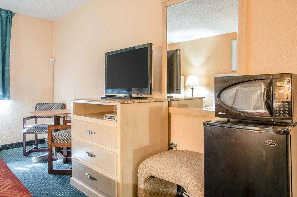 Red Roof Inn & Suites Vineland - Buena