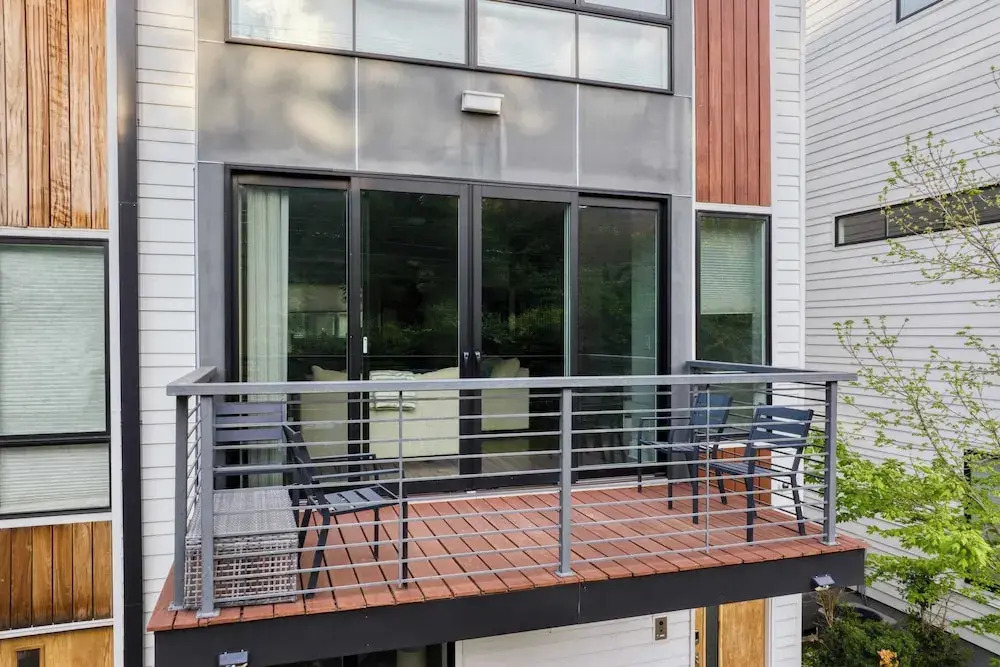 Luxe 4bdr w/ Balcony & Parking, 10 Mins to Broadway 9th Avenue by Avantstay