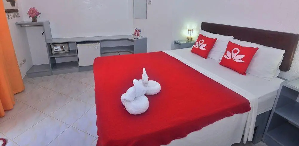 ZEN Rooms Station 3 Angol Road