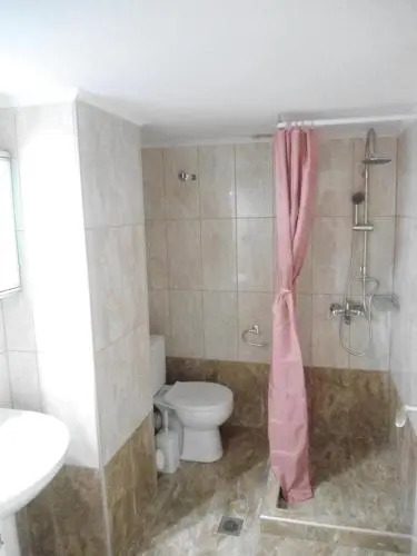 Leonidas Apartments