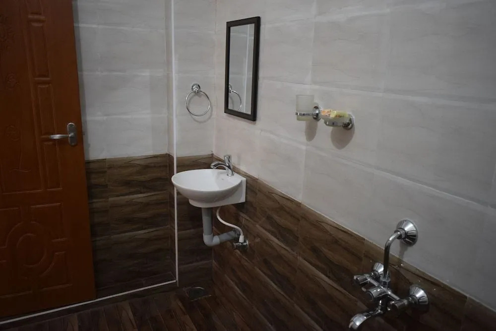 Hotel Valluvar