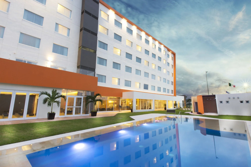 Hampton Inn & Suites by Hilton Paraiso