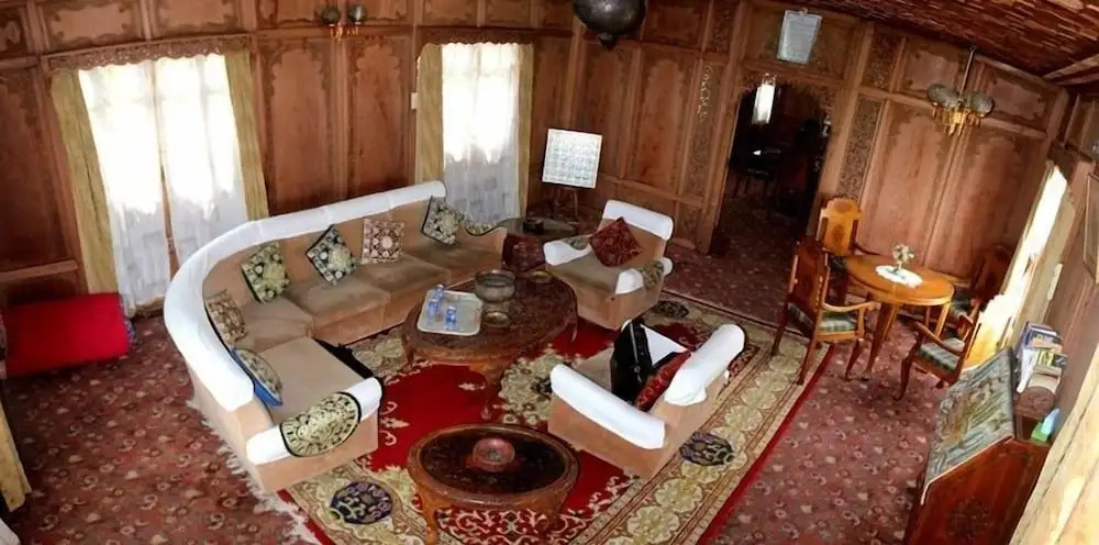 Privilege Houseboats