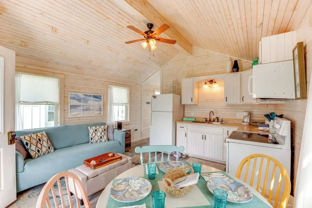 2 Mi to Carrabelle Beach: Home w/ Yard & Porch
