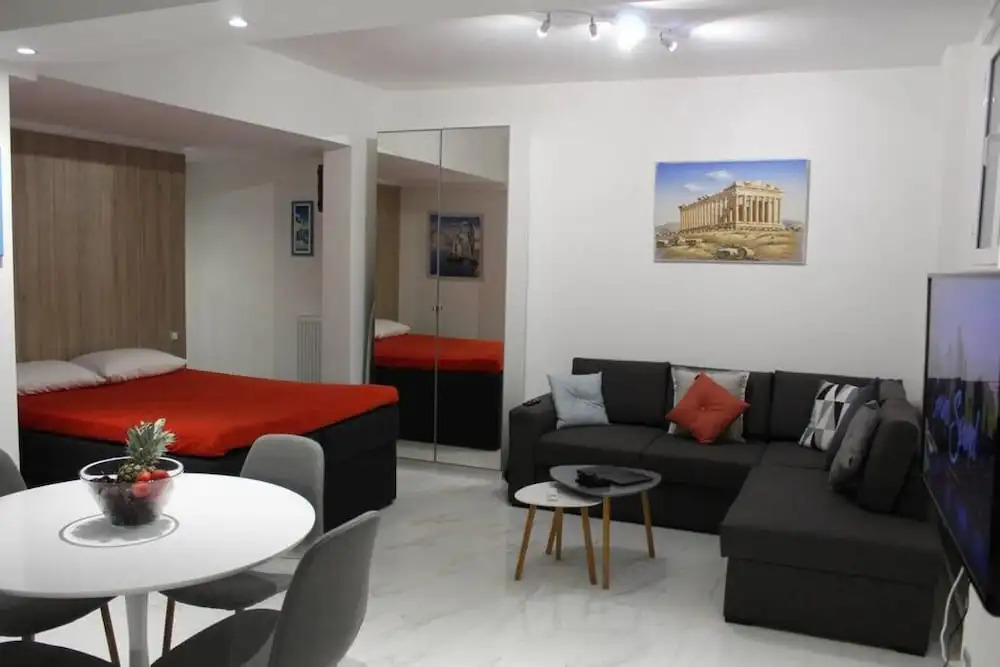 New Luxurious Studio at the Acropolis Foot Hills