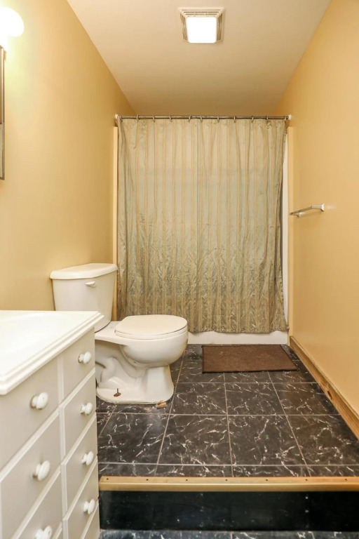 Spacious Home with Waterfront View-Welcome Pets