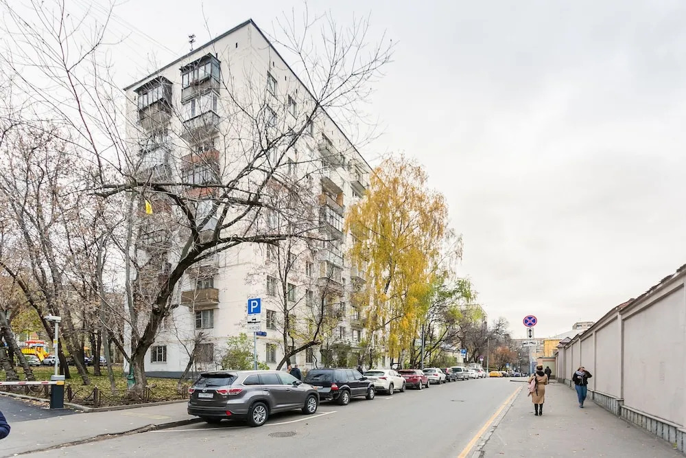 Апартаменты, Волков переулок