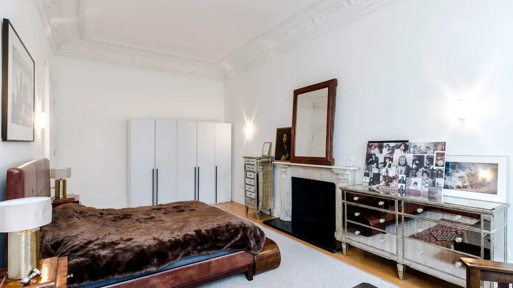 The Spacious Cleveland Square Apartment