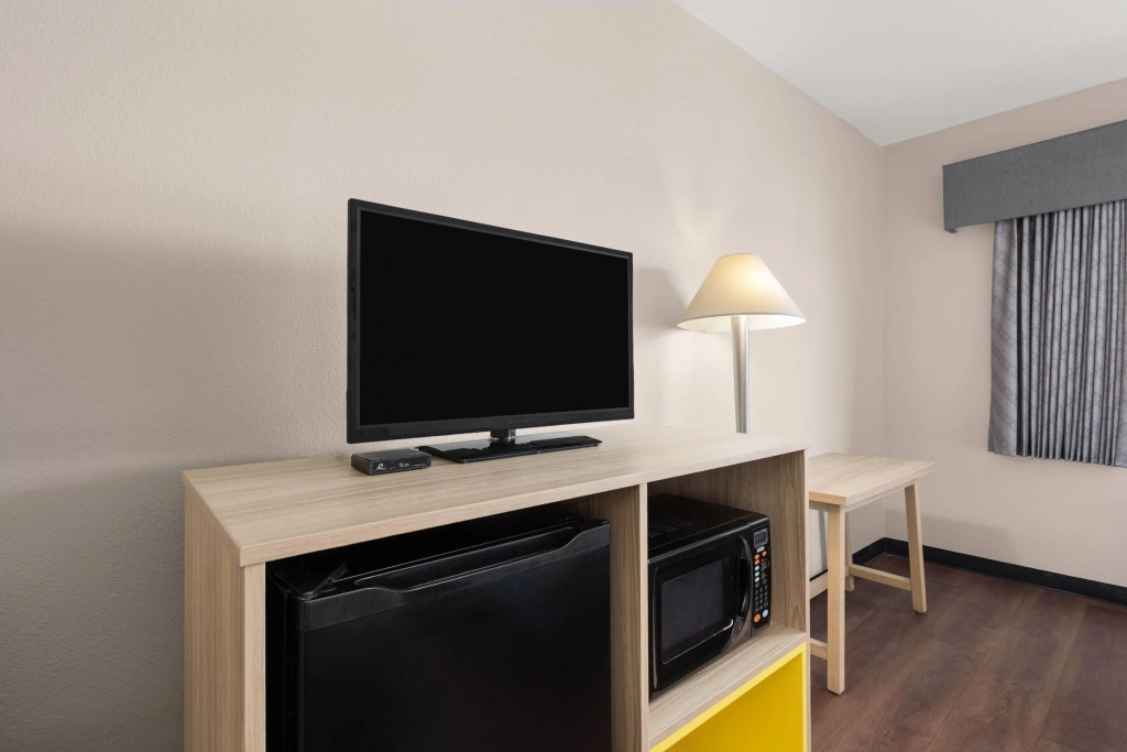 Days Inn by Wyndham Phenix City Near Fort Benning