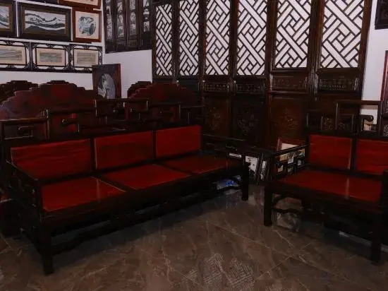Dali Qiyue Lantian Homestay (Covered Bridge)