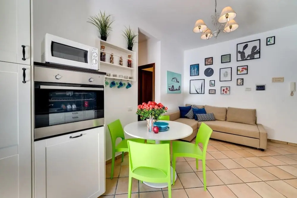 Modern & Charming 3 bed Flat in Central Location