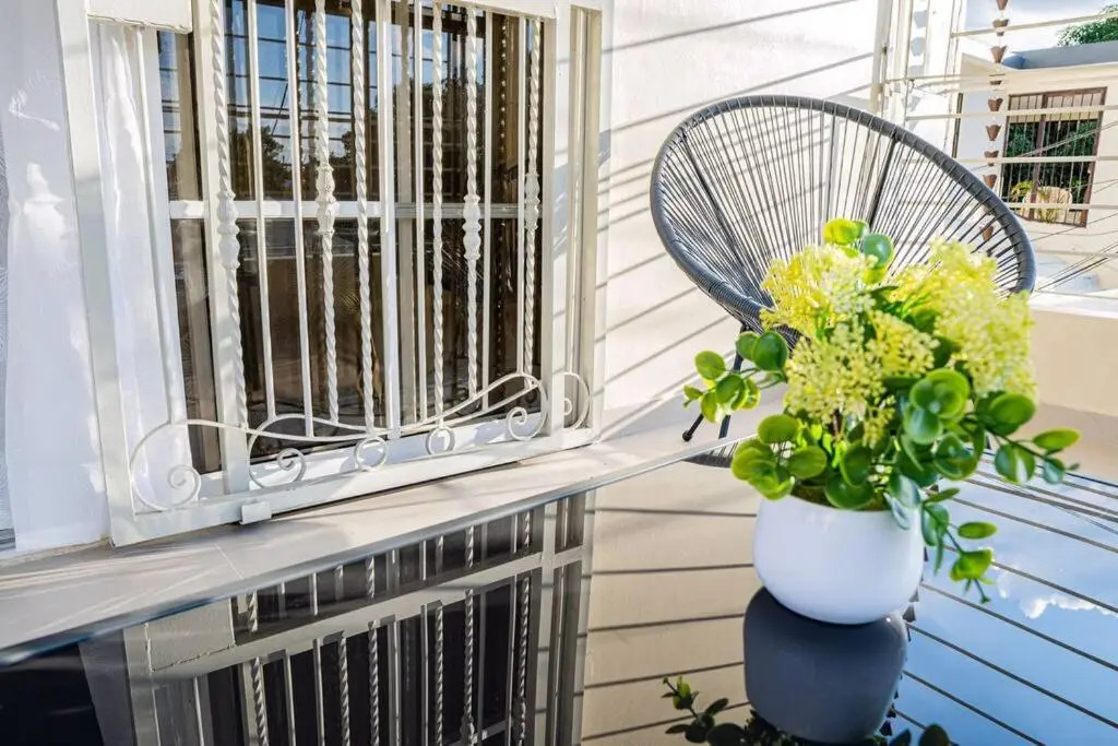 Comfortable/Balcony /2 Bedrooms/22 Min Airport STI