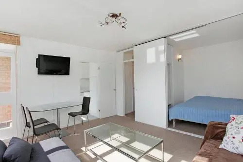 Central Apartment 5 Mins Putney Tube Station