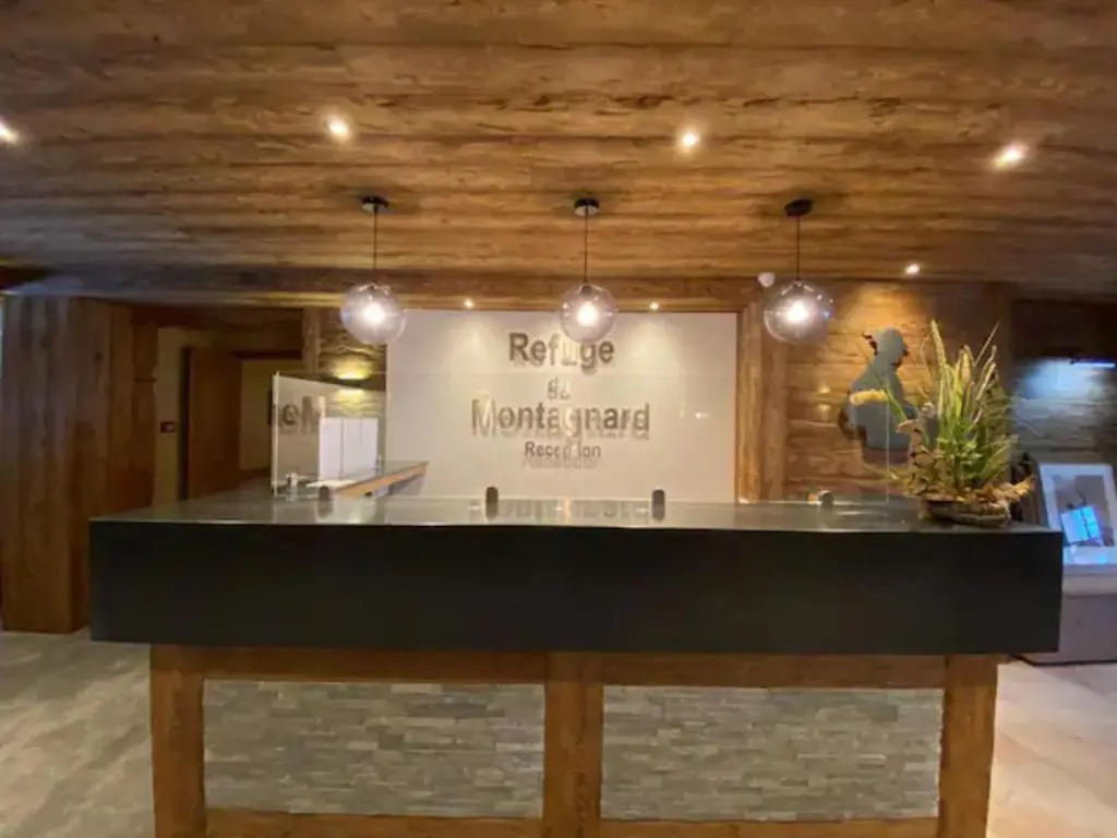 Stunning Mountain Views & Fireplace - 2 Bed, sleeps 8, Top Floor Duplex Apartment, Arc 1950