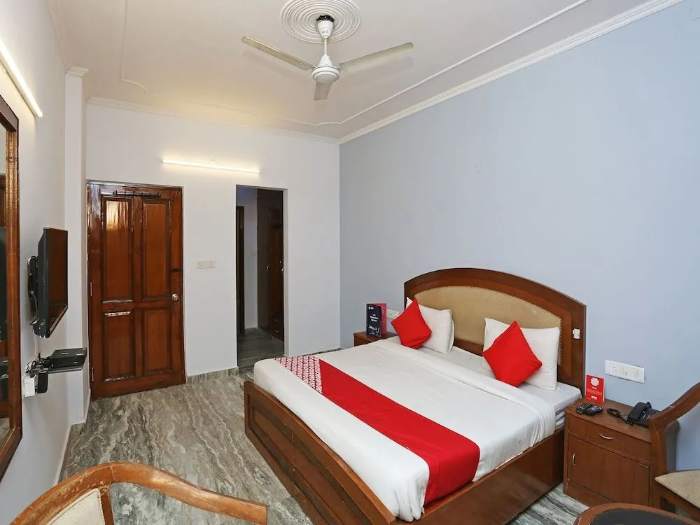 OYO 13843 Moonlight Residency
