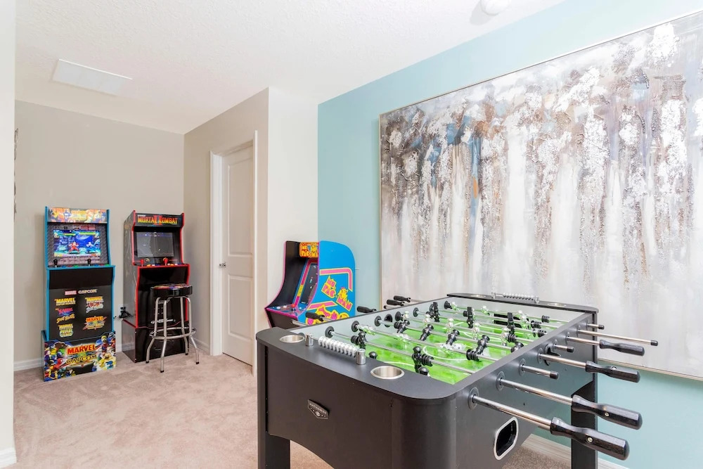 2191 LC - Windsor Island - NEW 10 Bed Villa Heated Private Pool