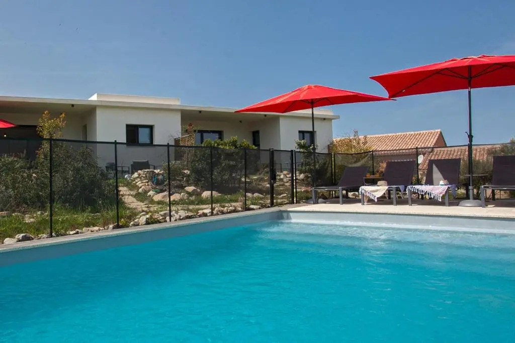 Tamontana quiet place 7 min from beach warmed shared swimming pool bbq