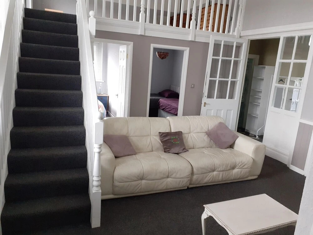 Inviting 3-bed Apartment in Swansea