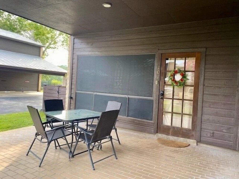 De Comal Cw C101 2 Bedroom Condo by RedAwning
