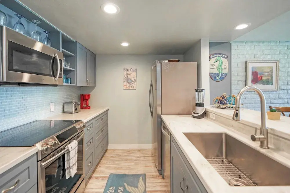Sleeps 20 3 Condos w/ Beach Access, Pool, Tennis Courts Sea Sands Complex