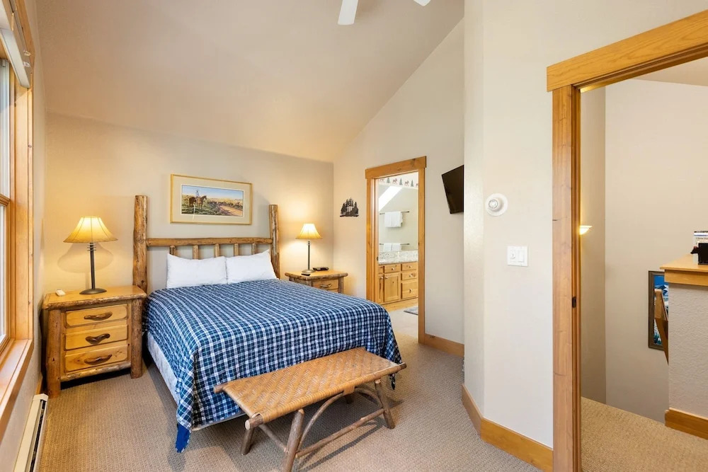 8767 Trappers Crossing 4 Bedroom Condo by RedAwning